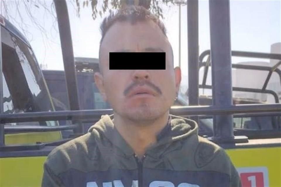 Rigoberto, de 36 años, fue capturado por la Policía regia en la azotea de su casa, en la calle Pedro Celestino Negrete, entre Miguel Nieto y Lima.