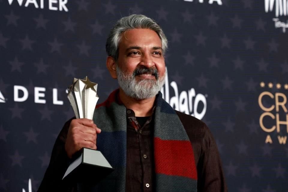 El cineasta S. S. Rajamouli se alzó con el premio a Mejor Película en Lengua Extranjera, por su filme 'RRR', que le ganó a la mexicana 'Bardo'.