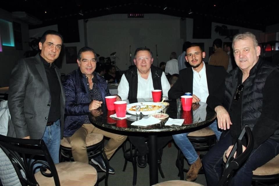 Carlos Cano, Jorge Morales, Romualdo Montemayor, Carlos Cano Jr. y Héctor Méndez