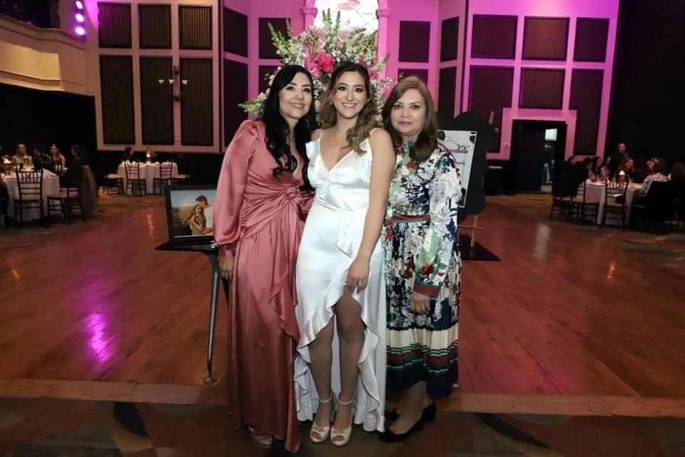 Claudia Salas Cortina, Karen Daniela Rodríguez Salas y Carolina Torres
