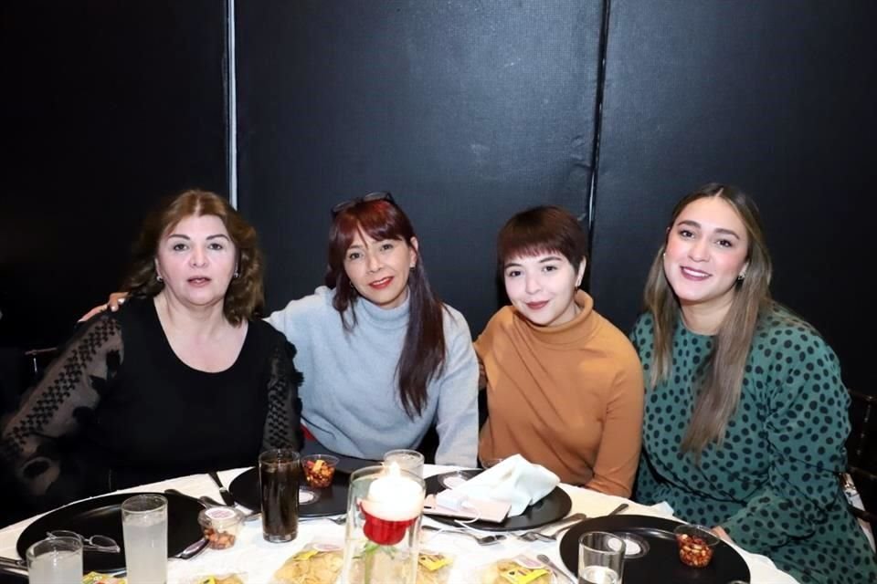 Marilú Torres, Claudia Arriola, Claudia Torres y Daniela Duarte