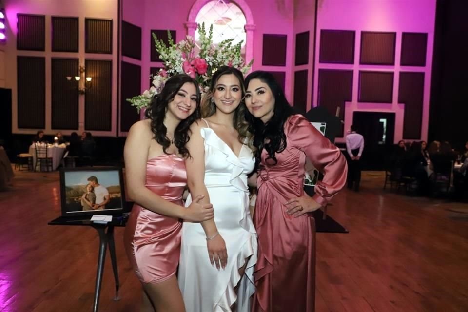 Paulina Rodríguez Salas, Karen Daniela Rodríguez Salas y Claudia Salas Cortina