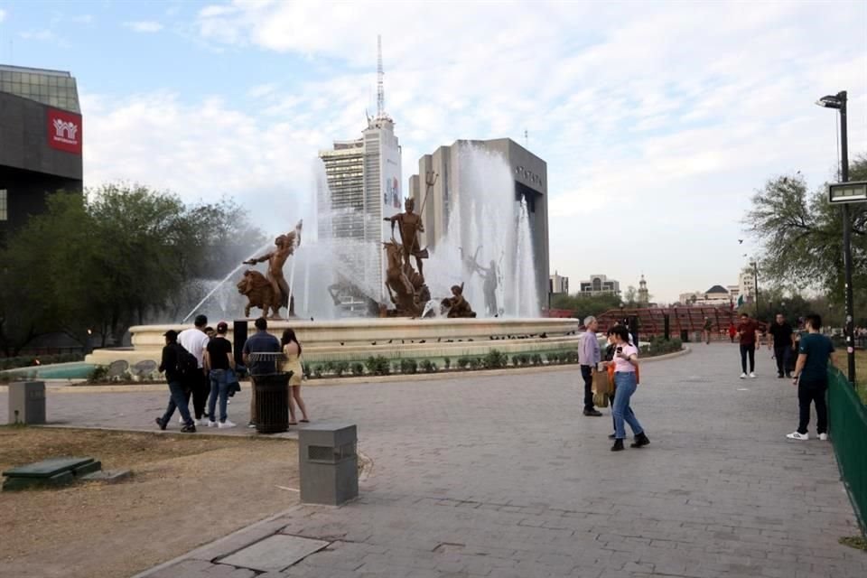 En la Fuente de la Vida, donde se efectuaron operativos, ayer no había comerciantes informales.