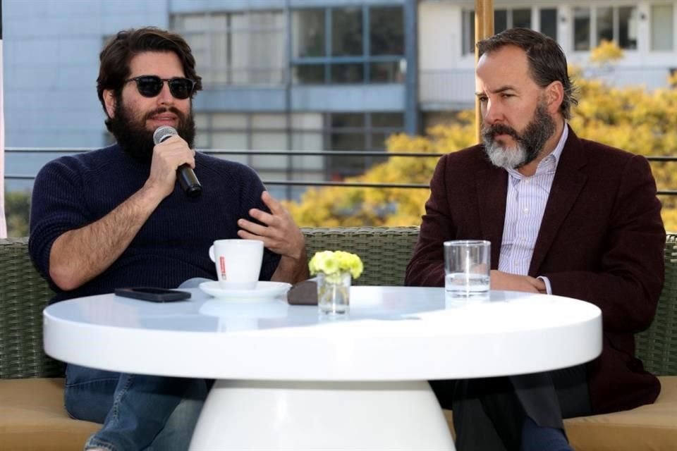 A la presentación asistieron también Mauricio Galguera, de la galería Pequod Co., y el coleccionista Alfonso Castro.