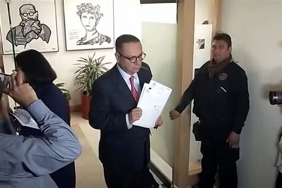 Senador Germán Martínez presentó ante Cámara de Diputados solicitud para iniciar juicio político a Ministra Esquivel por plagio de tesis.