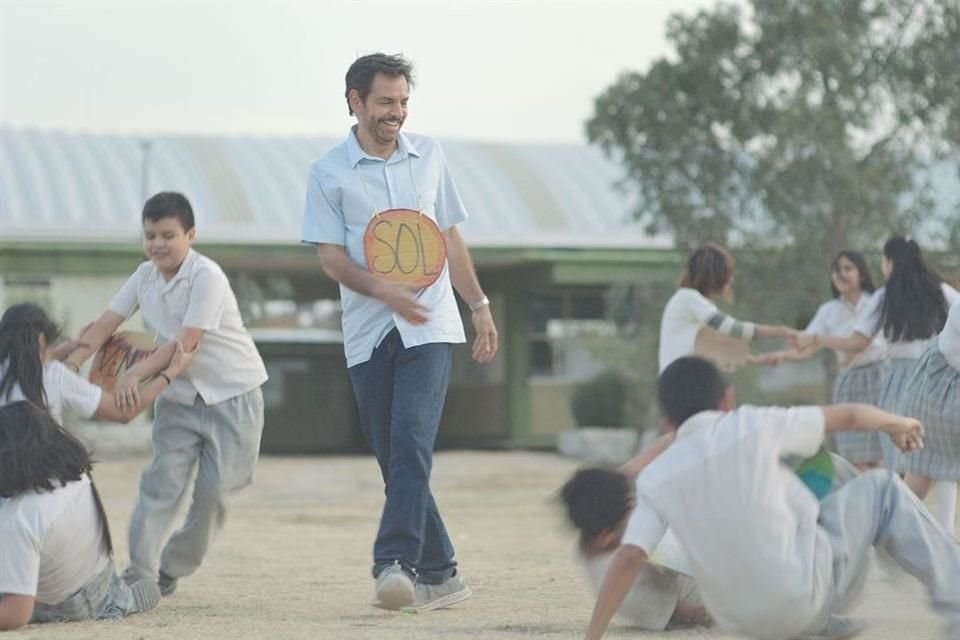 Eugenio Derbez llega al Festival de Sundance con la cinta 'Radical', donde interpreta a un profesor que busca nuevas formas de enseñanza.