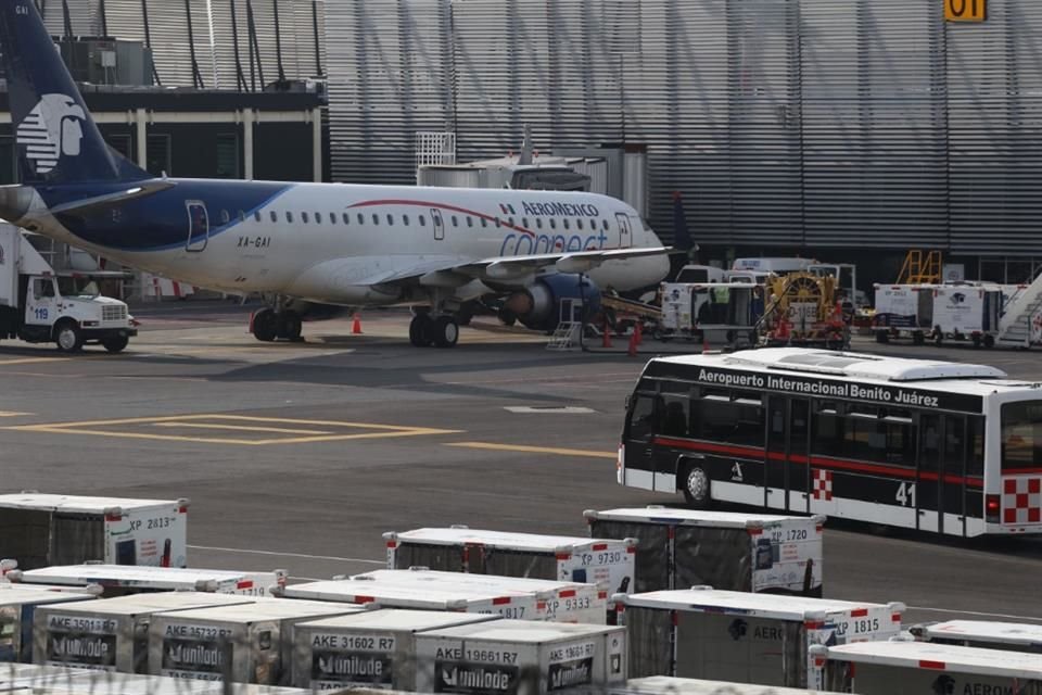 Transportistas terrestres aseguran que también serán afectados por cerrar la carga en el AICm y enviarla a otras terminales.