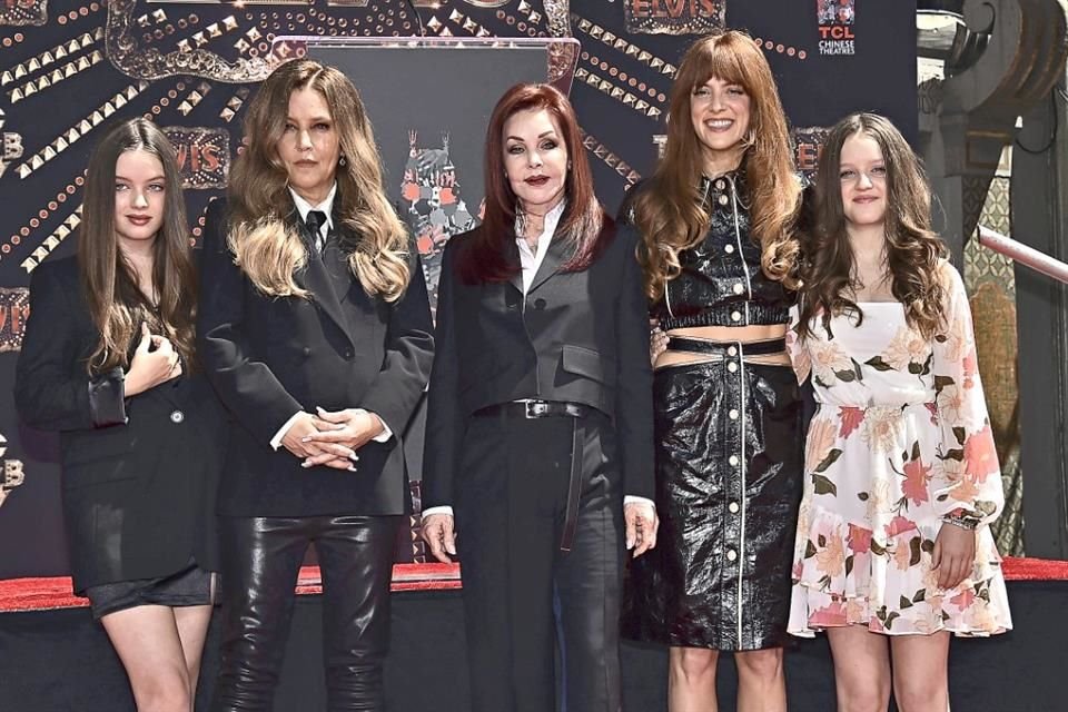 Harper y Finley, hijas de Lisa Marie Presley y Michael Lockwood, siguen afectadas por la muerte de su madre, pero continuarán con el legado.