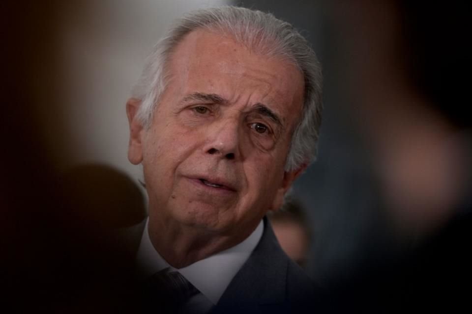 El Ministro de Defensa de Brasil, José Múcio, habló con la prensa tras una reunión con el Presidente Luiz Inácio Lula da Silva.