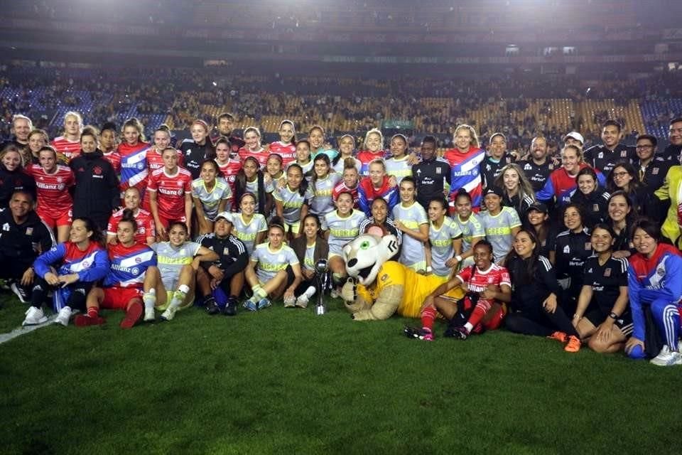 La foto grupal del recuerdo.