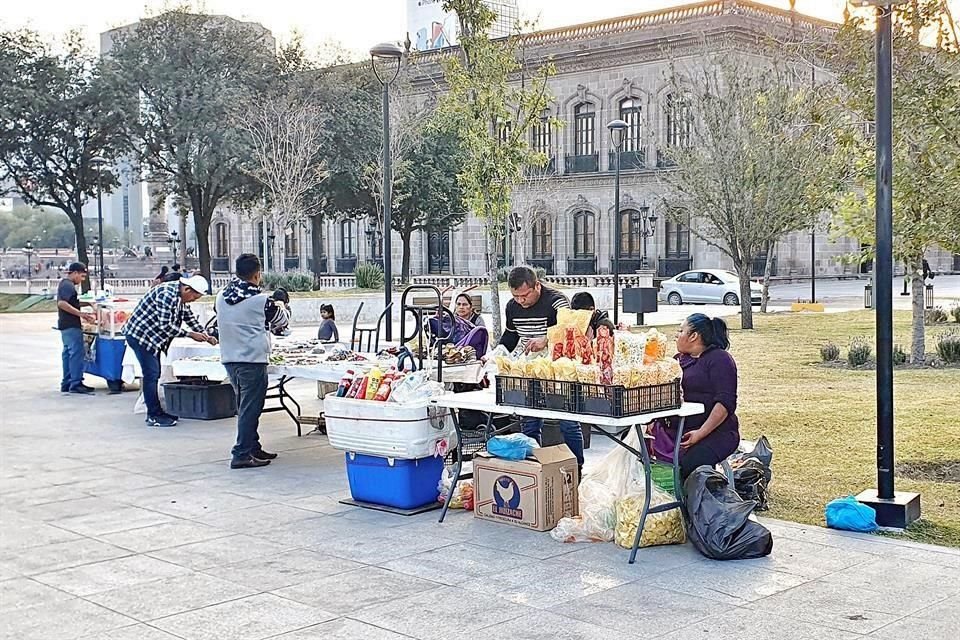 Comerciantes toman calles del Centro.