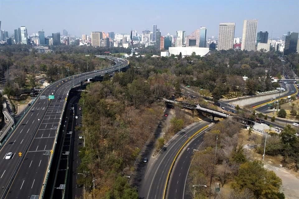 Peatones y ciclistas acudieron a conocer la Calzada Flotante, un puente peatonal de 436 metros de longitud, que atraviesa Periférico.