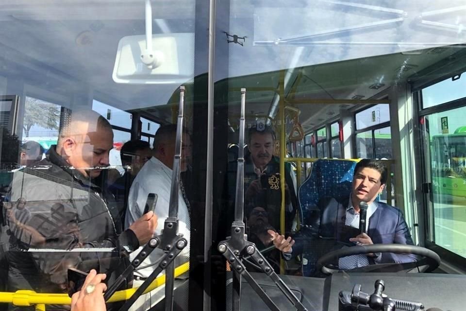 El Gobernador Samuel García dio el 'banderazo' a las nuevas unidades.
