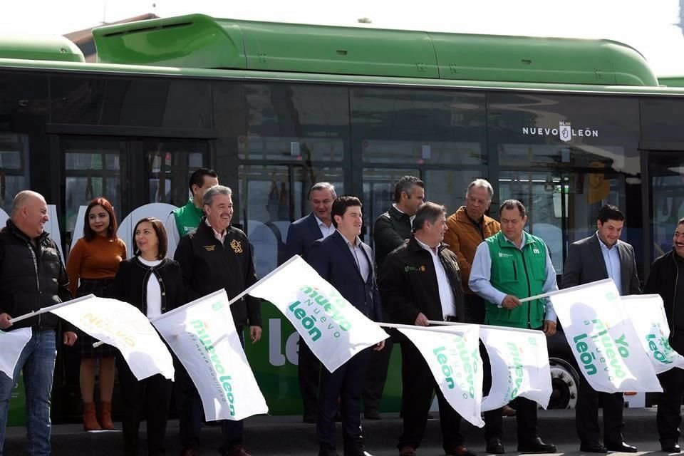 Las unidades recibieron el 'banderazo' simbólico del Gobernador Samuel García.