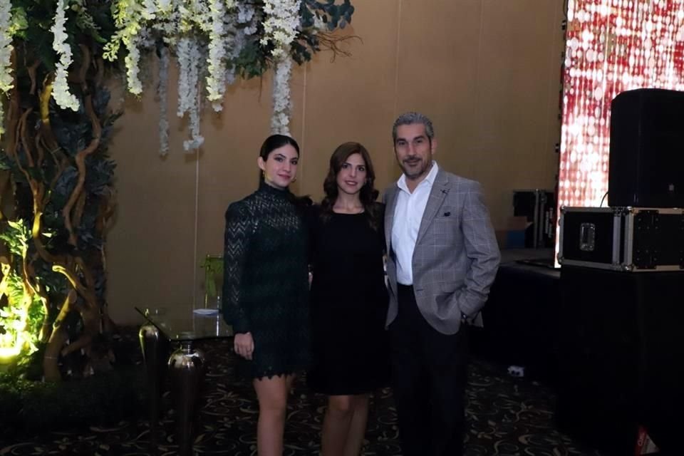 Valeria Elizondo, Mayela de Elizondo y Ricardo Elizondo