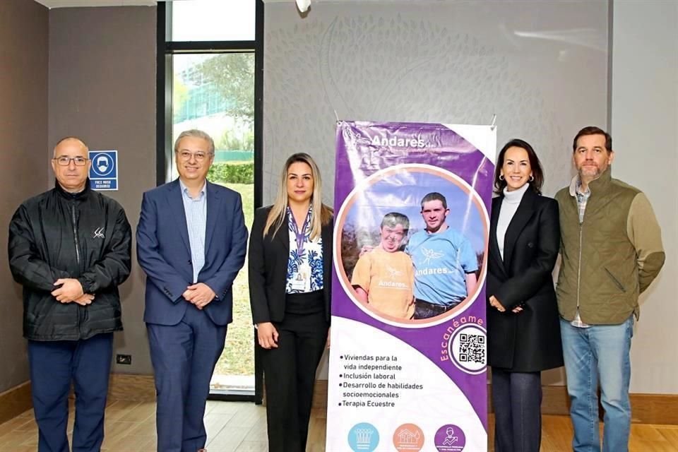 Arturo Martínez, Eduardo Mahuad, Laura Tamez, Sofía Izaguirre de García y Federico Santos