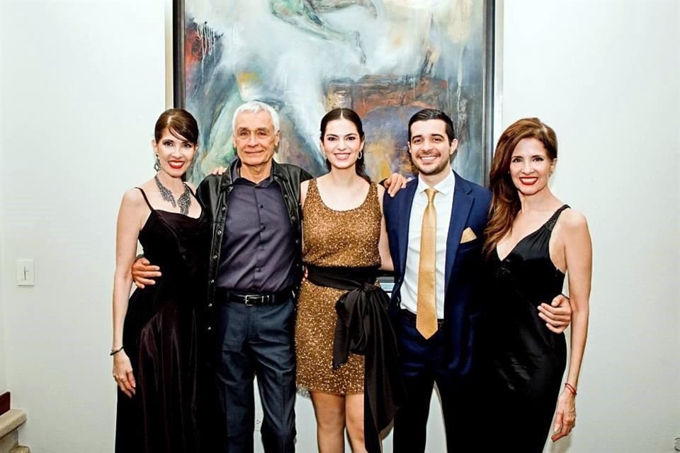 FAMILIA DEL NOVIO. Lizette Chapa, Carlos Mejía. LOS NOVIOS y Lorena Chapa de Mejía