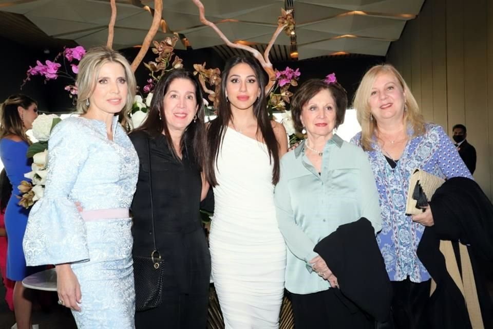 Verónica Peña de Milmo, Roberta Belden, la novia, María Eugenia Rangel Domene y Eugenia Belden