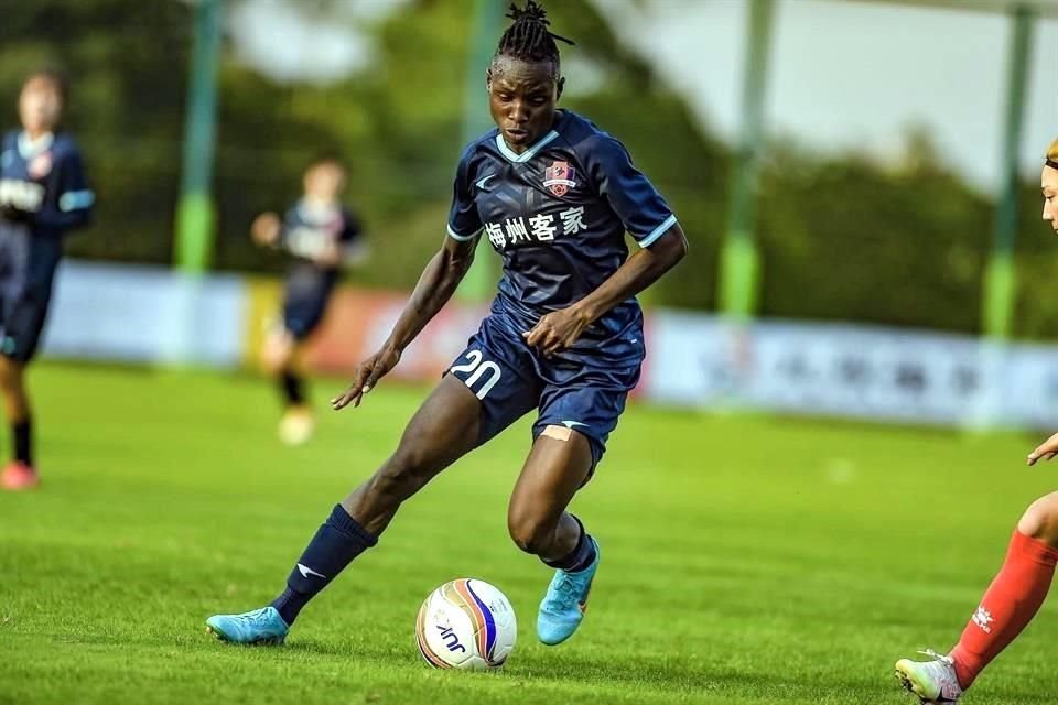 Chinwendu Ihezuo viene de jugar en el balompié de China.
