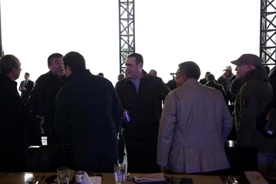 El Tesorero Carlos Garza, el priista, Francisco Cienfuegos, el diputado Heriberto Treviño, el Alcalde de Escobedo, Andrés Mijes, y el ex Alcalde de San Nicolás, Zeferino Salgado.