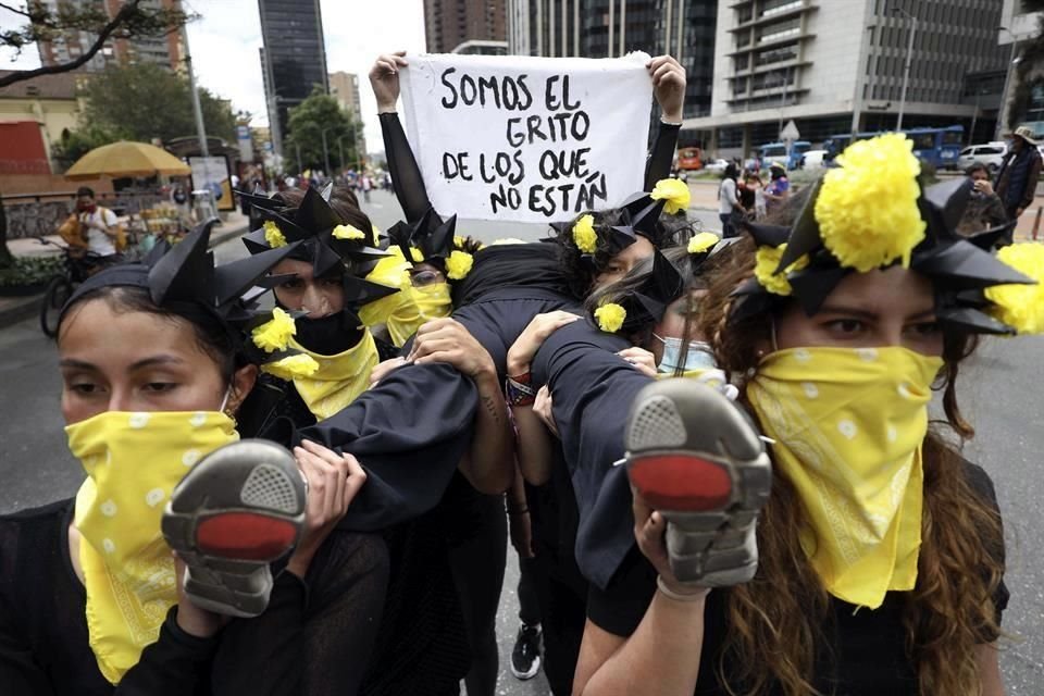 En las protestas contra el Gobierno de Colombia, que ya suman un mes, han muerto más de 40 personas.