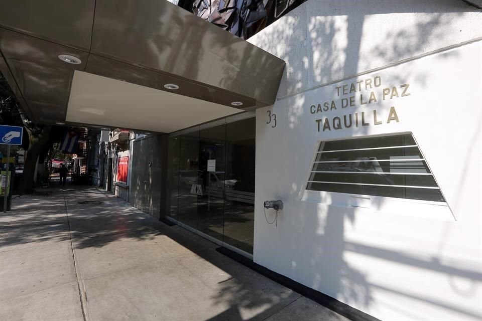 Aspectos del nuevo Teatro Casa de la Paz, ubicado en Cozumel 33. Debió cerrar en 2012 debido a problemas estructurales.