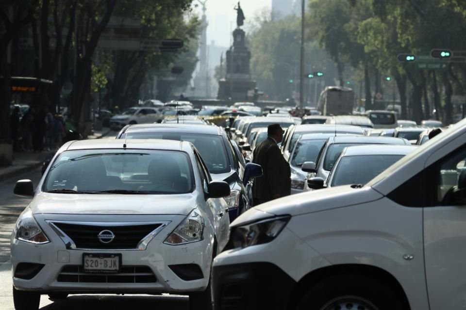 El tránsito fue bloqueado en la Avenida Paseo de la Reforma.