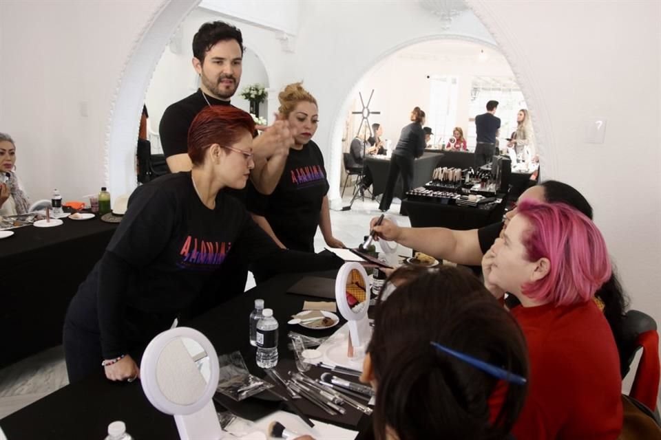 El programa Empoderamiento de Mujeres Liberadas dio el primer curso profesional de maquillaje.