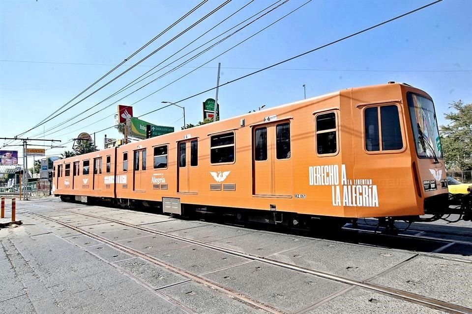 Vagones y estaciones del Metro en Monterrey lucen el color y logos de Movimiento Ciudadano, igual que en Jalisco, Estado también gobernado por ese partido.