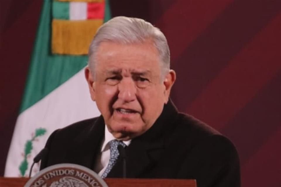 El Presidente en conferencia de prensa.