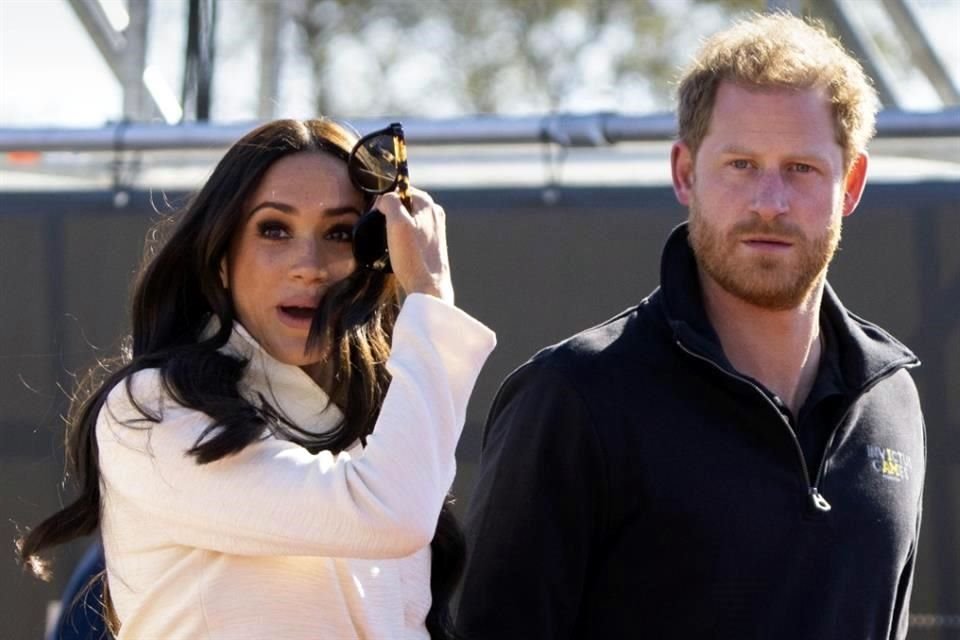 El experto en realeza Charles Rae dice que el Príncipe Enrique y Meghan Markle no se reconciliarán con la Familia Real por nuevos ataques.