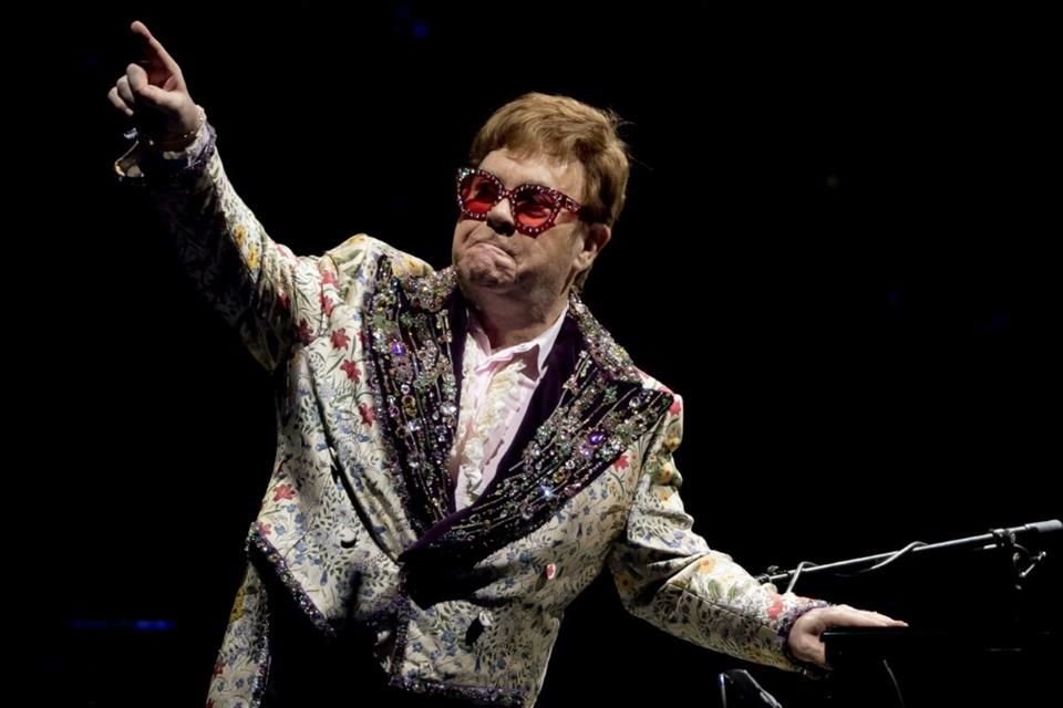 Elton John acumuló 817 millones de dólares con su gira Farewell Yellow Brick Road,lo que la hace la más taquillera de todos los tiempos.