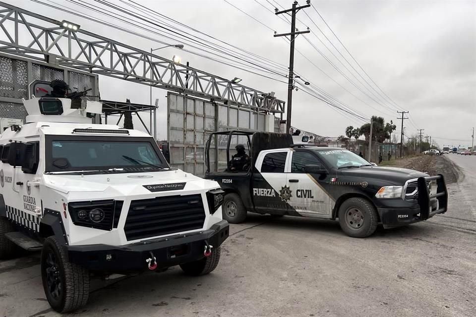 Tres patrullas de la Guardia Nacional y una de Fuerza Civil se encuentran vigilando el perímetro del centro penitenciario.