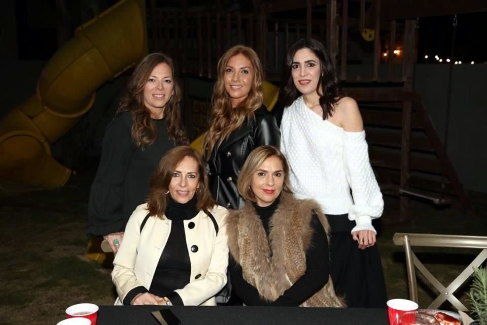 Laurie Vásquez, Angélica Montemayor, Alejandra Elizondo, Angélica García y Mónica Moreira