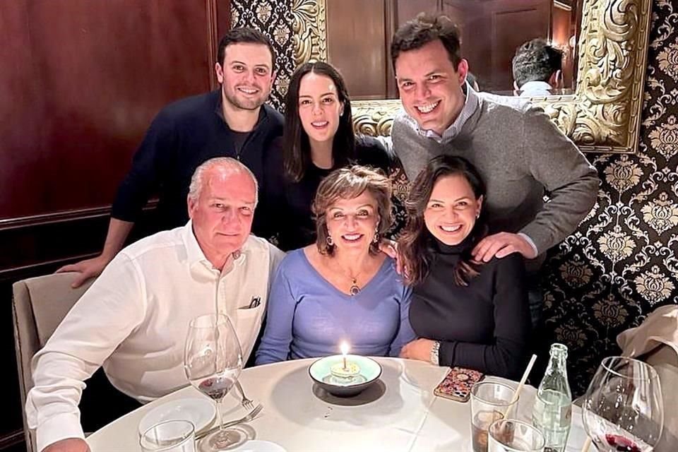 El 26 de enero, Claudia Sada de González cumplió años y para festejar celebró con sus seres queridos, entre ellos su familia y sus amigas.