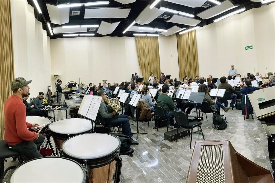 El ensamble ensayó ayer para su concierto hoy de Año Nuevo.