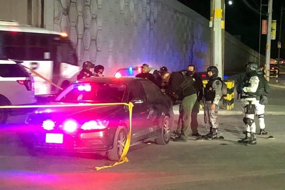 Empistolados que viajaban en dos vehículos presuntamente atacaron una patrulla de Ciénega de Flores, en la Carretera a Laredo.