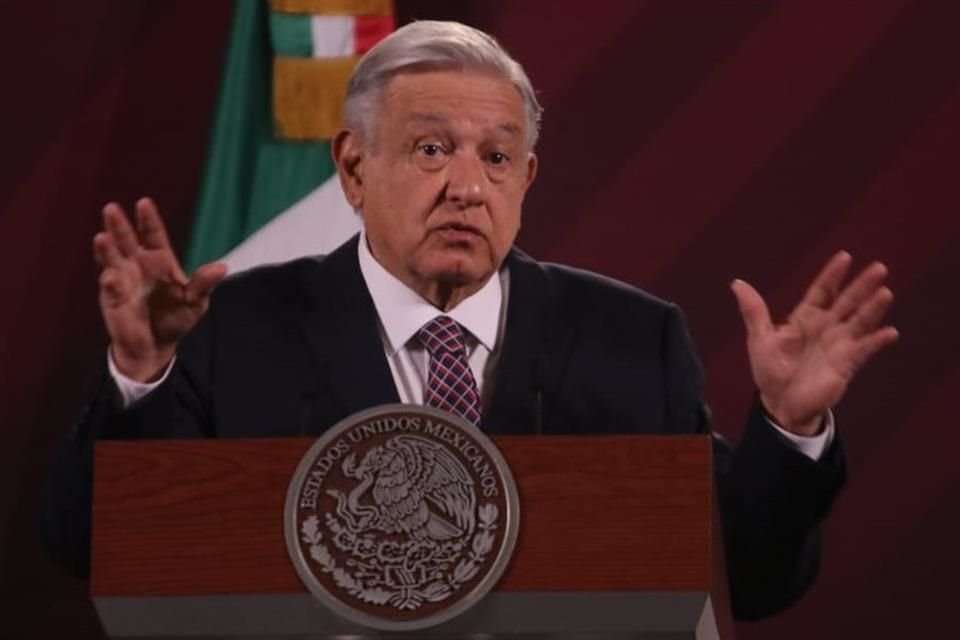 AMLO dijo que no descarta posibilidad de 'liberar transporte aéreo' a empresas extranjeras, si líneas mexicanas no bajan precios de boletos.