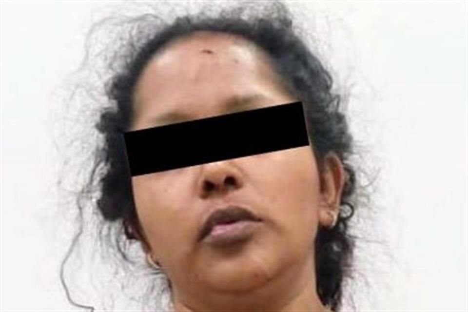 Los agentes ministeriales detuvieron a 5 hombres y dos mujeres, a quienes les aseguraron armas de fuego, dosis de droga, balas y parches de tela con las siglas CJNG.