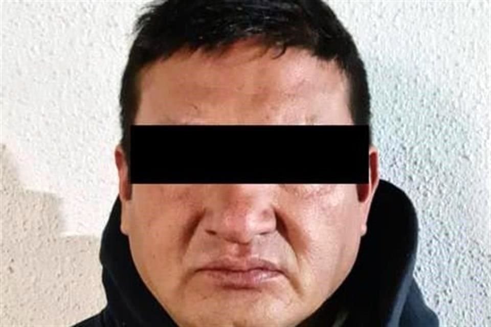 Los agentes ministeriales detuvieron a 5 hombres y dos mujeres, a quienes les aseguraron armas de fuego, dosis de droga, balas y parches de tela con las siglas CJNG.