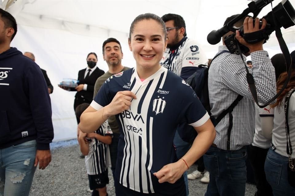 Observa las imágenes de la foto oficial de Rayados, Rayadas y Raya2.