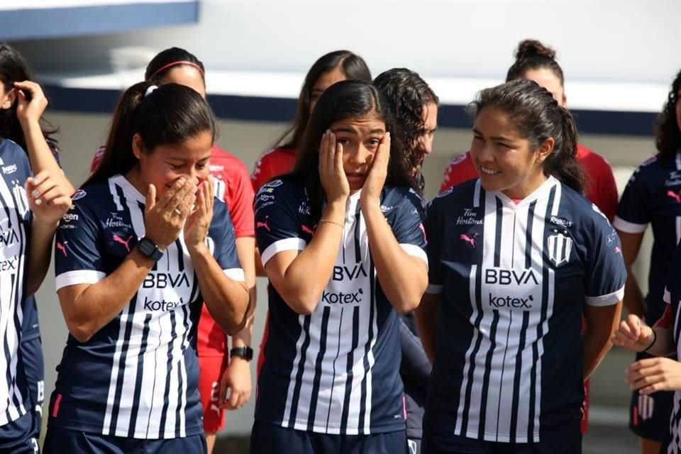 Observa las imágenes de la foto oficial de Rayados, Rayadas y Raya2.