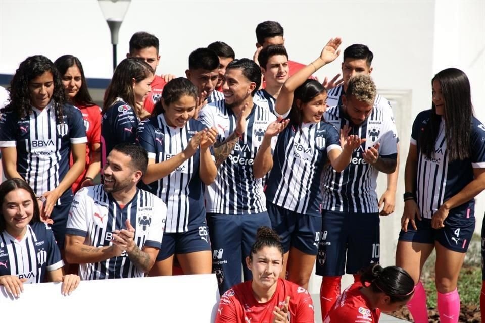 Observa las imágenes de la foto oficial de Rayados, Rayadas y Raya2.