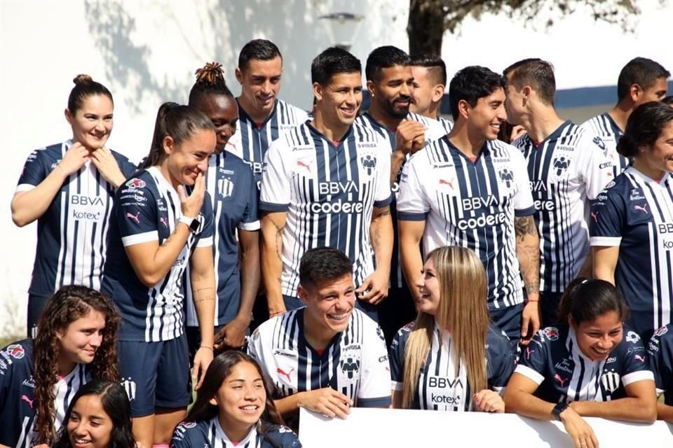 Observa las imágenes de la foto oficial de Rayados, Rayadas y Raya2.