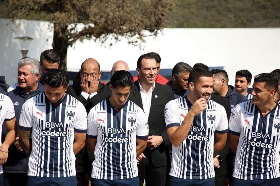 Observa las imágenes de la foto oficial de Rayados, Rayadas y Raya2.