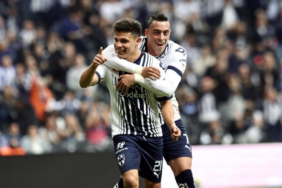 Alfonso González se despachó con un doblete para guiar a los Rayados al triunfo por 2-1 sobre Toluca.