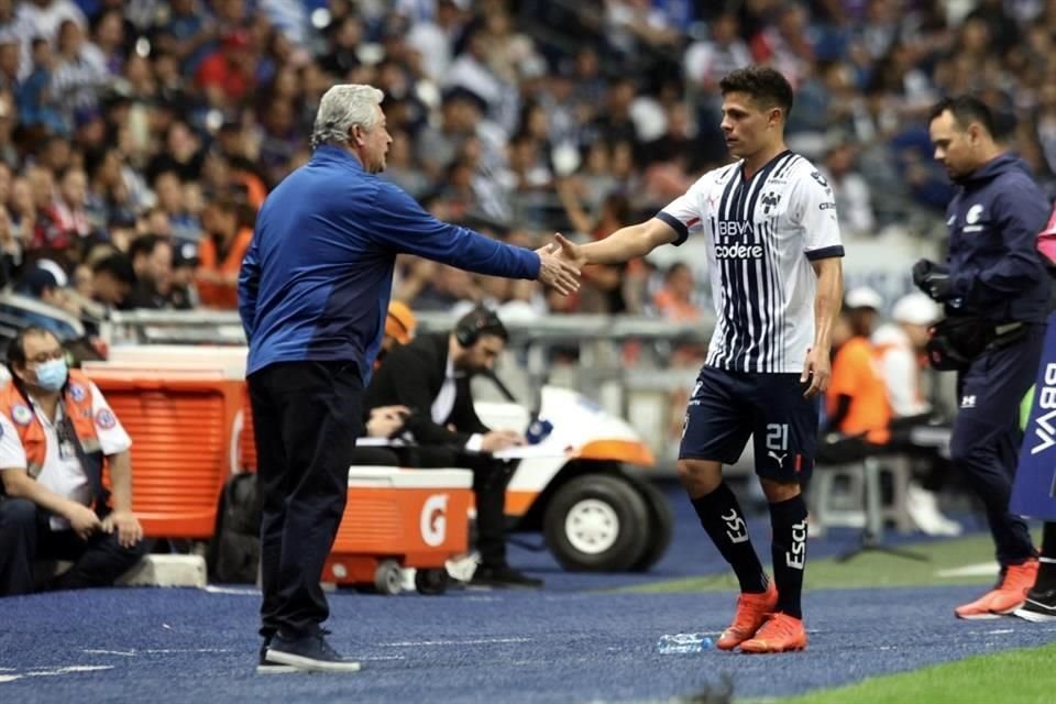El estratega albiazul destacó lo hecho por el mediocampista mexicano en el triunfo de Rayados sobre Toluca.