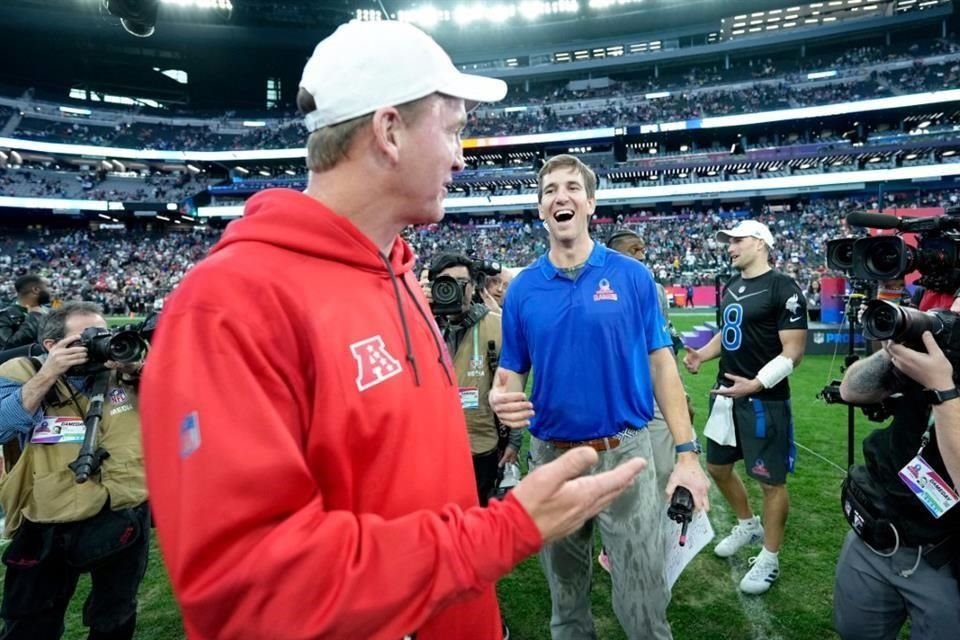 Los hermanos Manning fueron rivales una vez más, ahora como coaches de ambas conferencias.