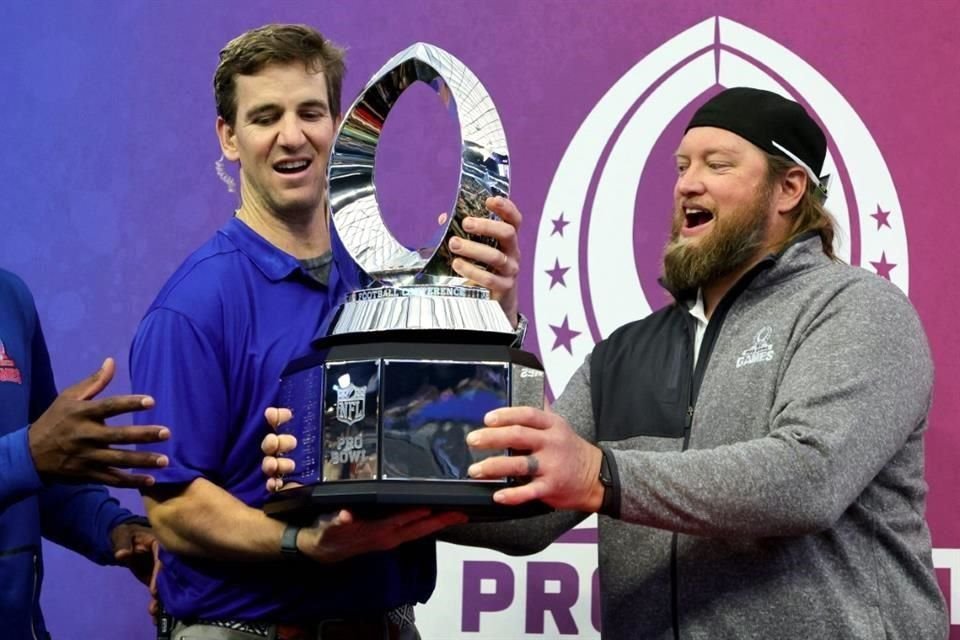 Con un nuevo formato que prioriza el espectáculo sobre las fuertes tacleadas, la NFL llevó a cabo el Pro Bowl 2023, en el que hubo estrellas como los hermanos Manning y hasta el rapero Snoop Dogg.