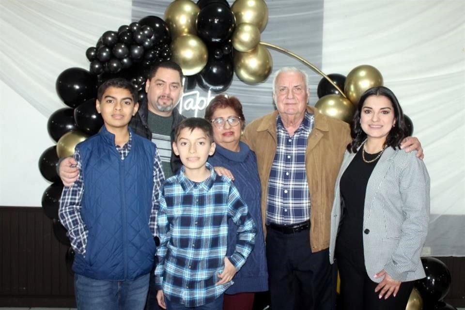 Adrián Lozano, Rafael Lozano Guajardo, Rafael Lozano, Yolanda Vargas, Felipe Guajardo y Yolanda Guajardo